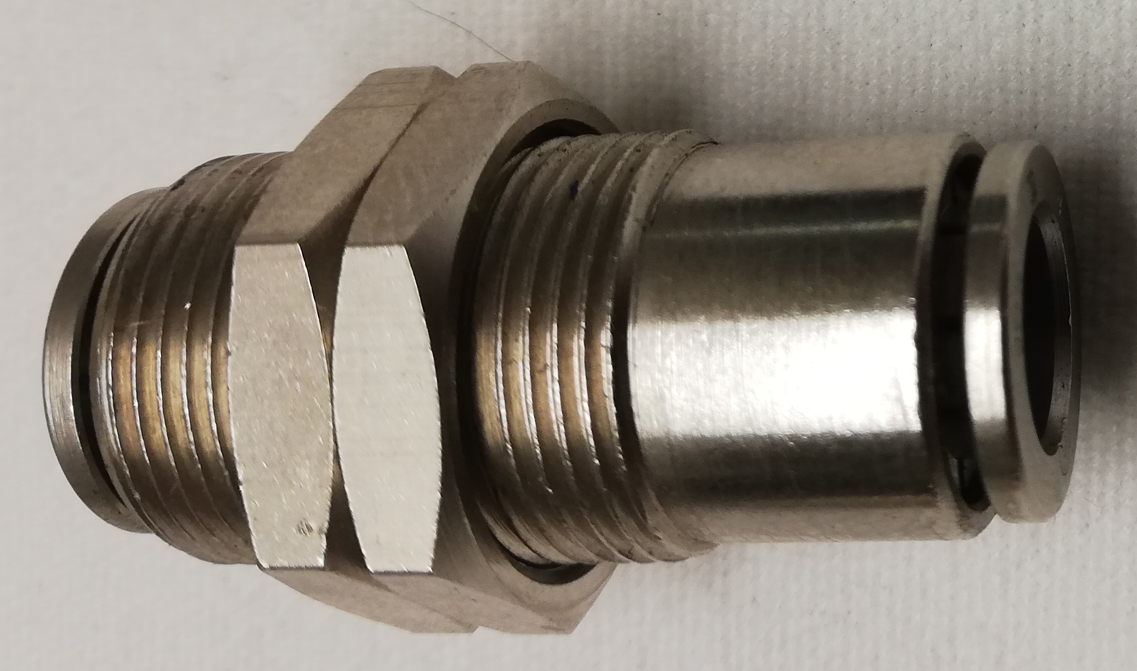 6590 8 Skottgenomföring