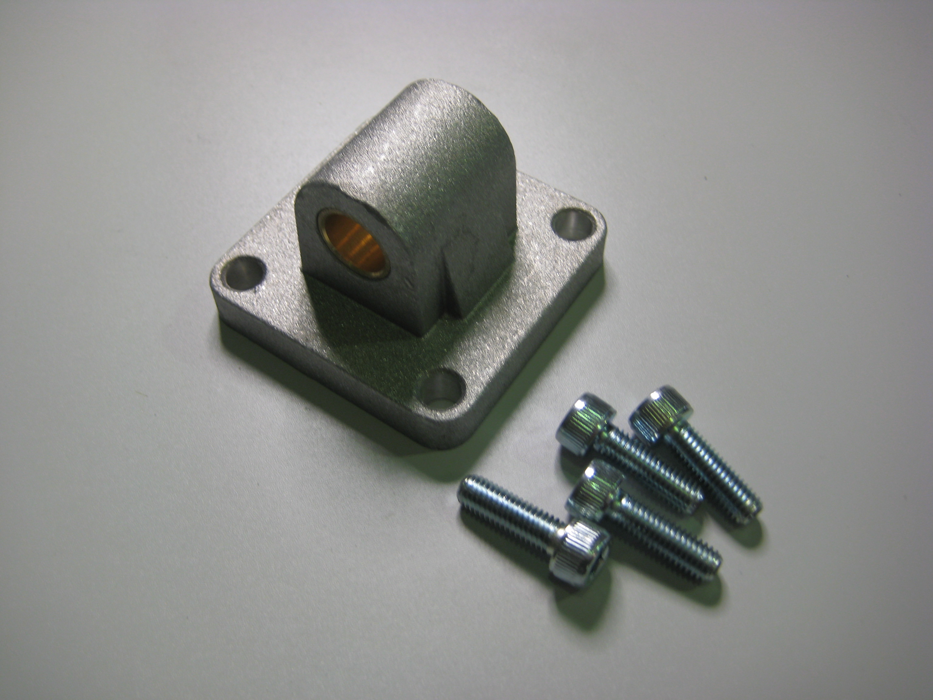 Rear male trunnion L-41-series