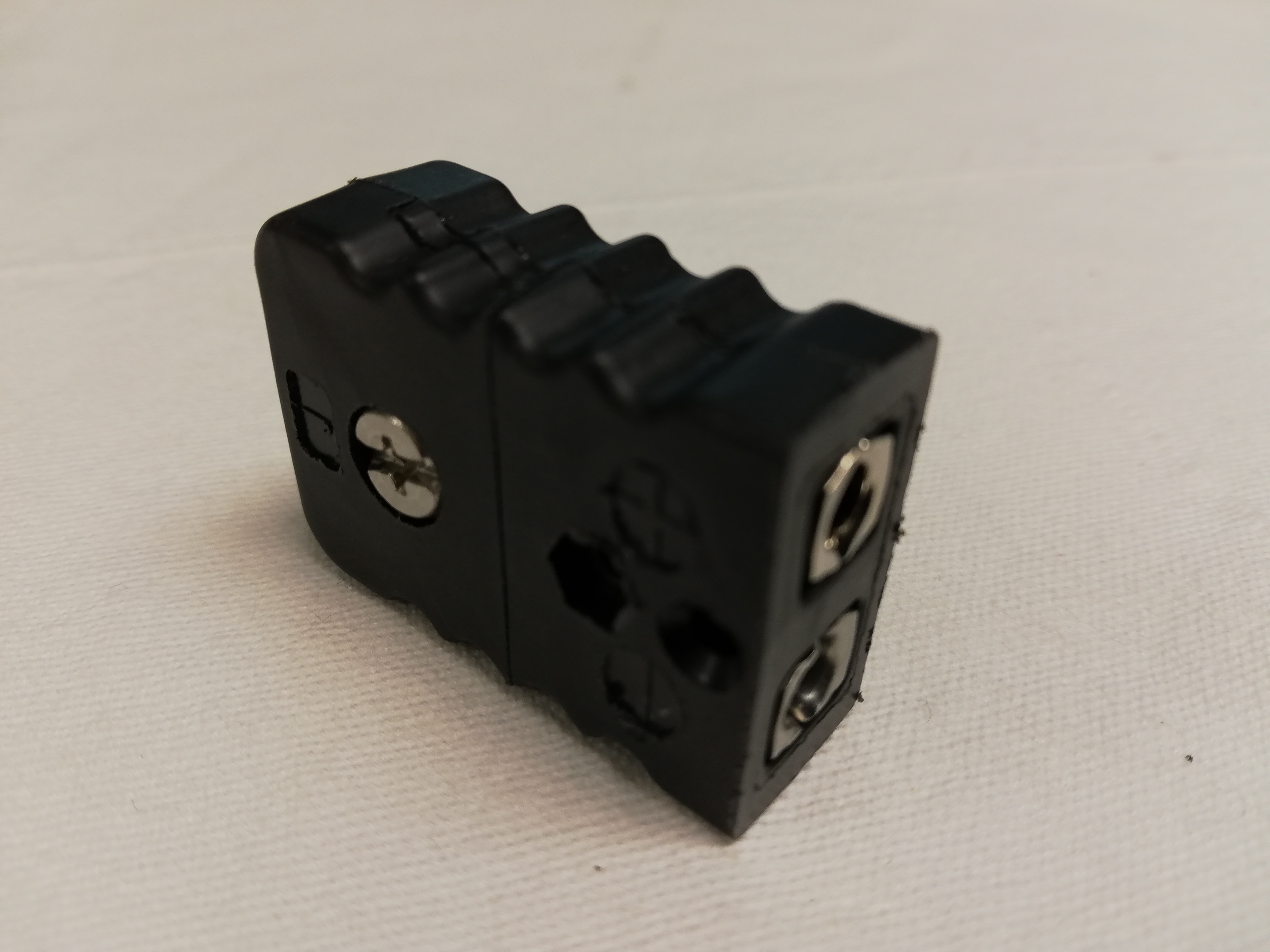 Female connector large (temp sensor J)