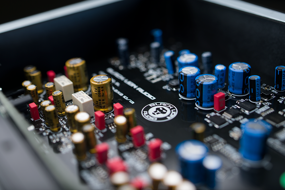 Black Lion Audio Revolution 2x2 - 8
