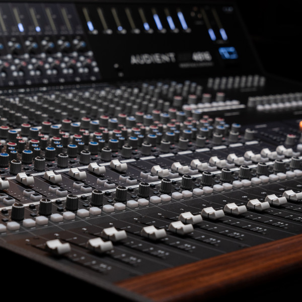 AUDIENT ASP4816-HE Small Format Analogue Recording Console - 7