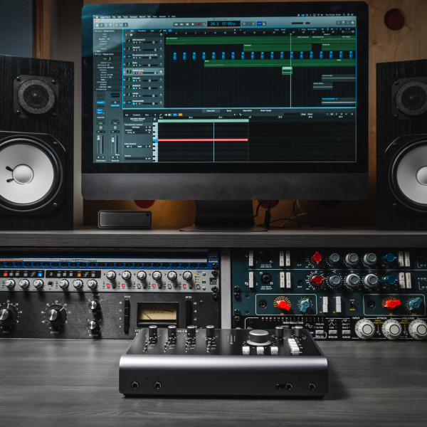 AUDIENT iD44 MkII- 20in/24out Audio Interface - 3