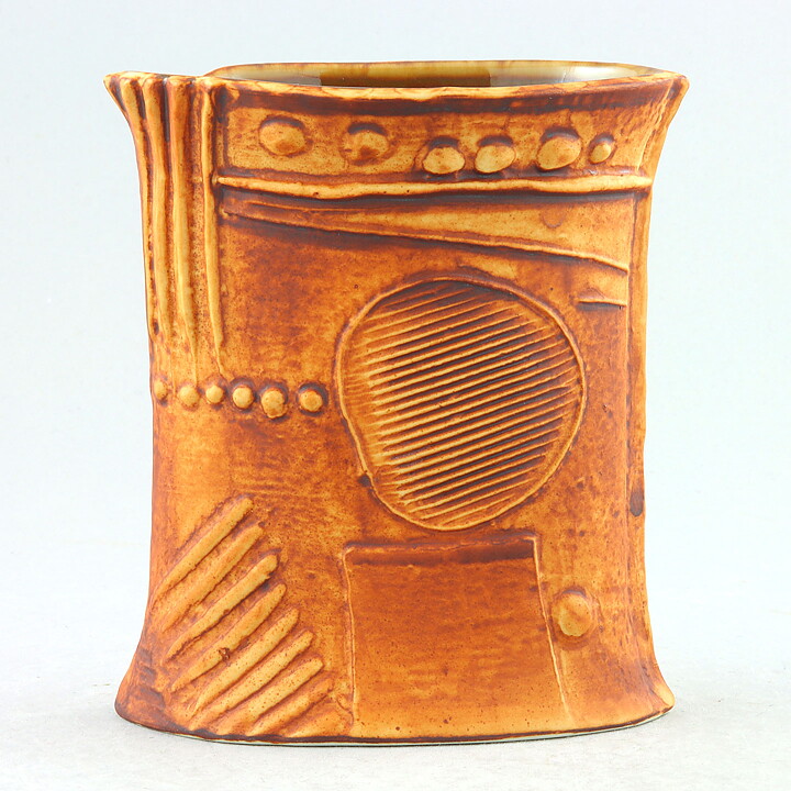 Bertil Vallien (Terra 1978) Brown Hourglass Vase with Relief Decor 13 cm (2)