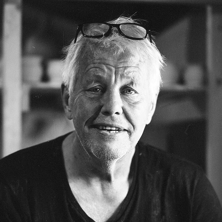 イサク・イサクソン  一点もの！  薄グリーンのクリスタルのベース  2020年  (17cm)