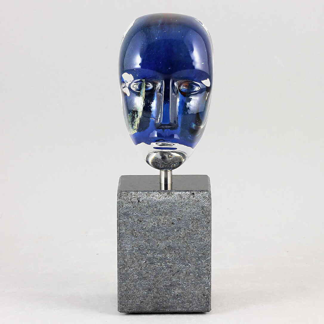 Bertil Vallien | Best selection of glass heads from Kosta Boda