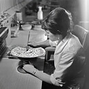 ウラ・ウィンブラド  鳥の陶板  13cm  1960年代