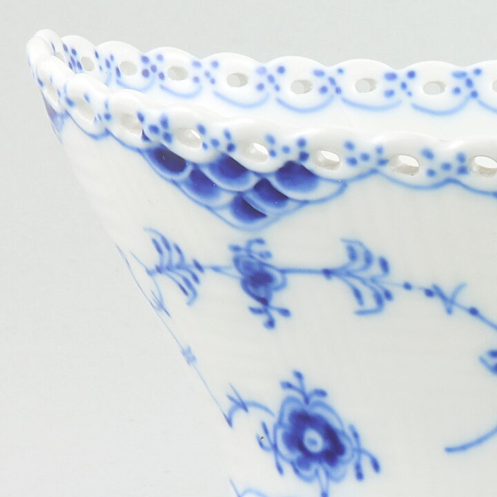 Royal Copenhagen (Blue Fluted 20th Century) Full Lace Bowl 15 cm #1177