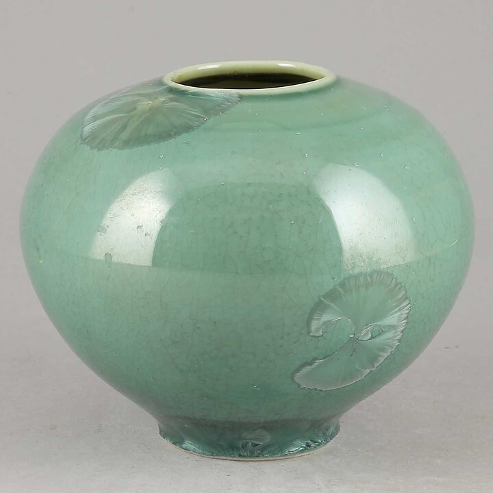 Isak Isaksson (2019) Unique Vase with Green Crystalline Glaze 10 cm