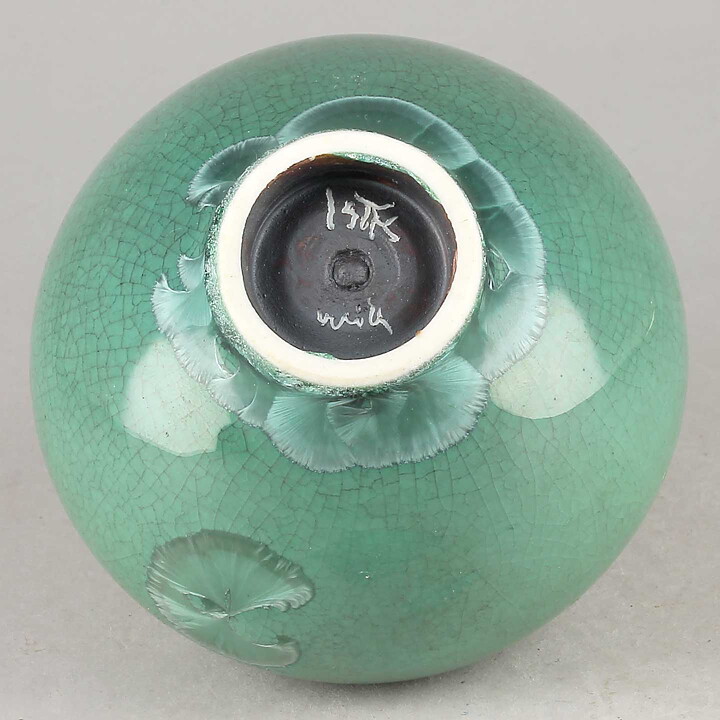 イサク・イサクソン　一点もの！ 薄グリーンの花瓶  2019年  10cm