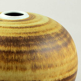 Gösta Fredriksson (1977) Hand-Thrown Spherical Vase 19 cm