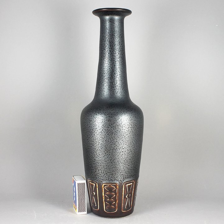 Gunnar Nylund (ASL 1964) Majestic Dark Brown Vase 34 cm