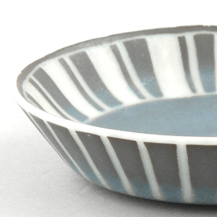 Gunnar Nylund (1965) Round Dish with Brown Decor 8 cm