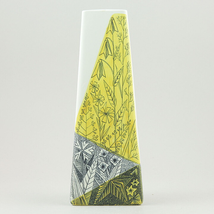 Lars Thorén (Triangla 1954) Geometric Vase with Stylistic Plant Decor 26 cm