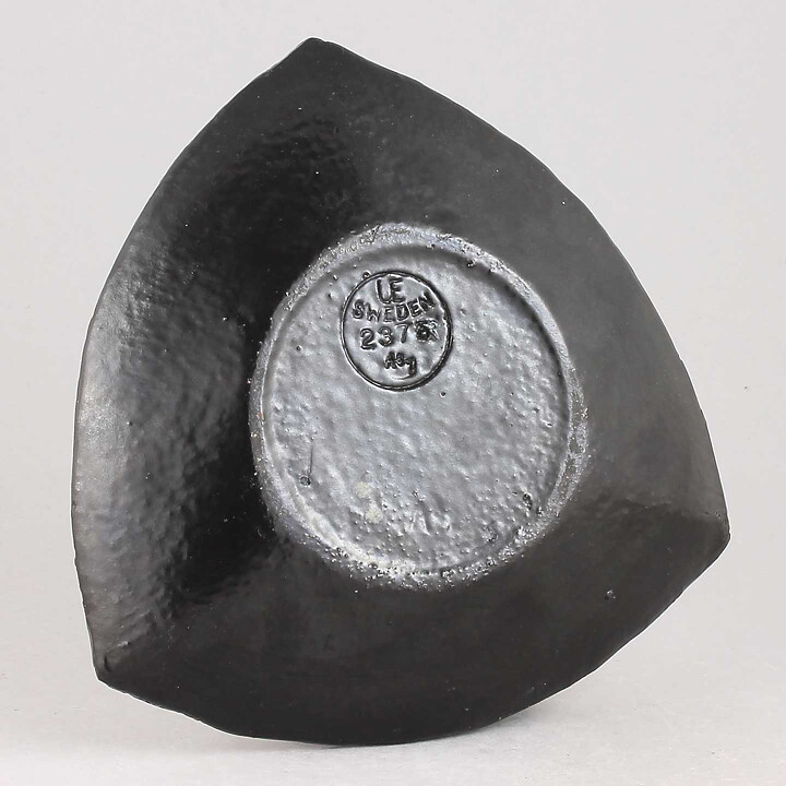 Ingrid Atterberg (Fiorella 1958) Triangular Bowl with Linear Decor 17 cm