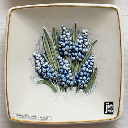 Aimo Nietosvuori Jie Månadsblommor Pärlhyacint (Grape hyacinth), model 733/3, March