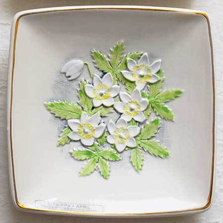 Aimo Nietosvuori Jie Månadsblommor Vitsippa (Wood anemone), model 733/4, April