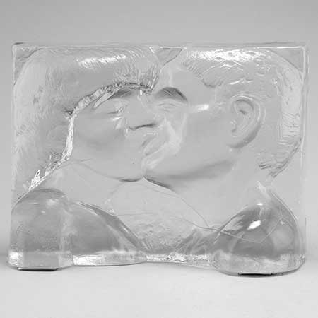Erik Höglund Lindshammar Kristallreliefer Title: ”Jag älskar dig (I love you).” Width 41 cm / 16.1 in
