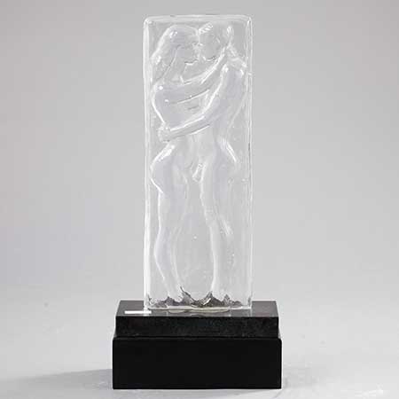 Erik Höglund Lindshammar Kristallreliefer Title: ”Så fin du är (How wonderful you are)”. Height 43 cm / 16.9 in