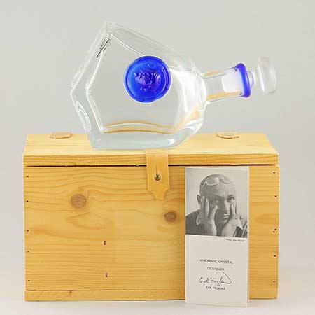 Erik Höglund Studioglas Strömbergshyttan Glass Bottle with wooden box, limited edition of 1200, height 20 cm