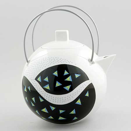 Gösta Grähs Rörstrand Teapot, model 111, height 20 cm / 7.9 in