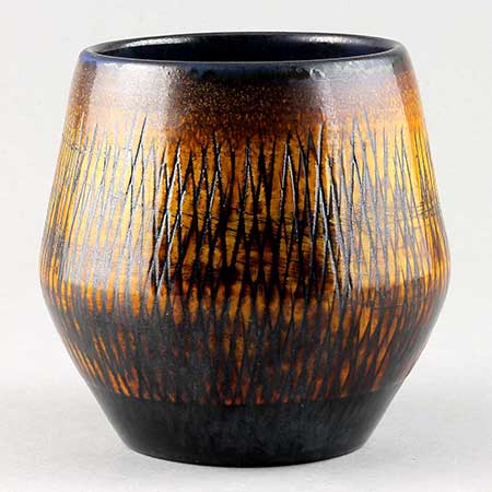 Ingrid Atterberg Upsala–Ekeby Fiamma Vase. Model 2609. Höjd 10 cm