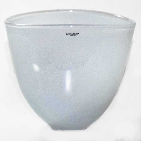 Kjell Engman Kosta Boda Swing White bowl. Model 58896. Diameter 12 cm