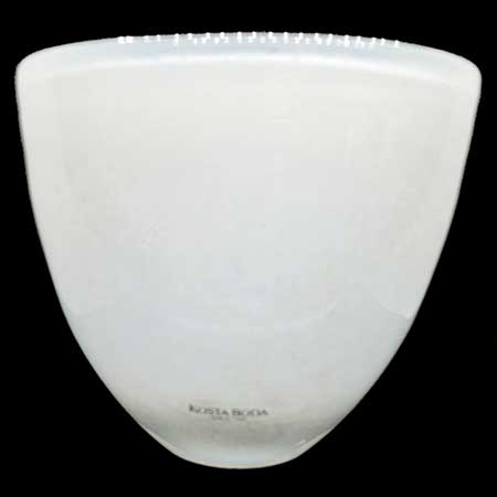 Kjell Engman Kosta Boda Swing White bowl. Model 58895. Diameter 12 cm