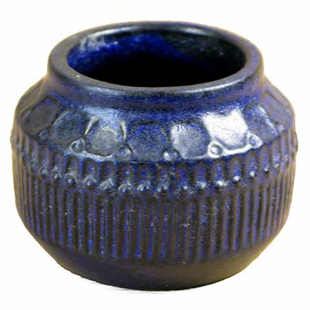Mari Simmulson Upsala–Ekeby Rio Vase. Model 8066. Height 7,5 cm