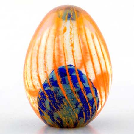 Monica Backström Kosta Boda Fantasia Orange egg, model 99603, length 9,5 cm