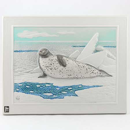 Staffan Johnson Jie wall plaque Utrotningshotade Djur i Vintermiljö 1990, Gråsäl (Gray Seal), limited edition of 5000, width 32 cm / 12.6 in
