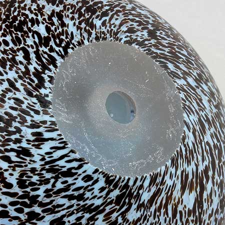 Ulrica Hydman-Vallien Kosta Boda The lower side of a Cocoo object