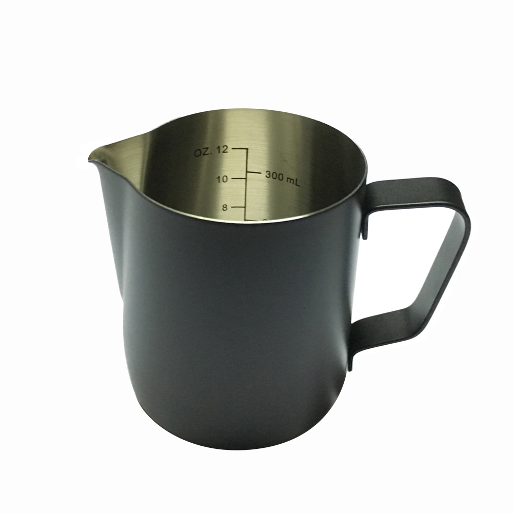 Baristashopen - Black Measure Pitcher - Svart mjölkkanna med mått i kannan för att skumma mjölk till cappuccino och latte - 600ml - 2