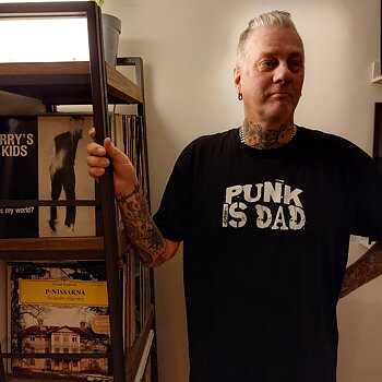 PUNK IS DAD - T-SHIRT
