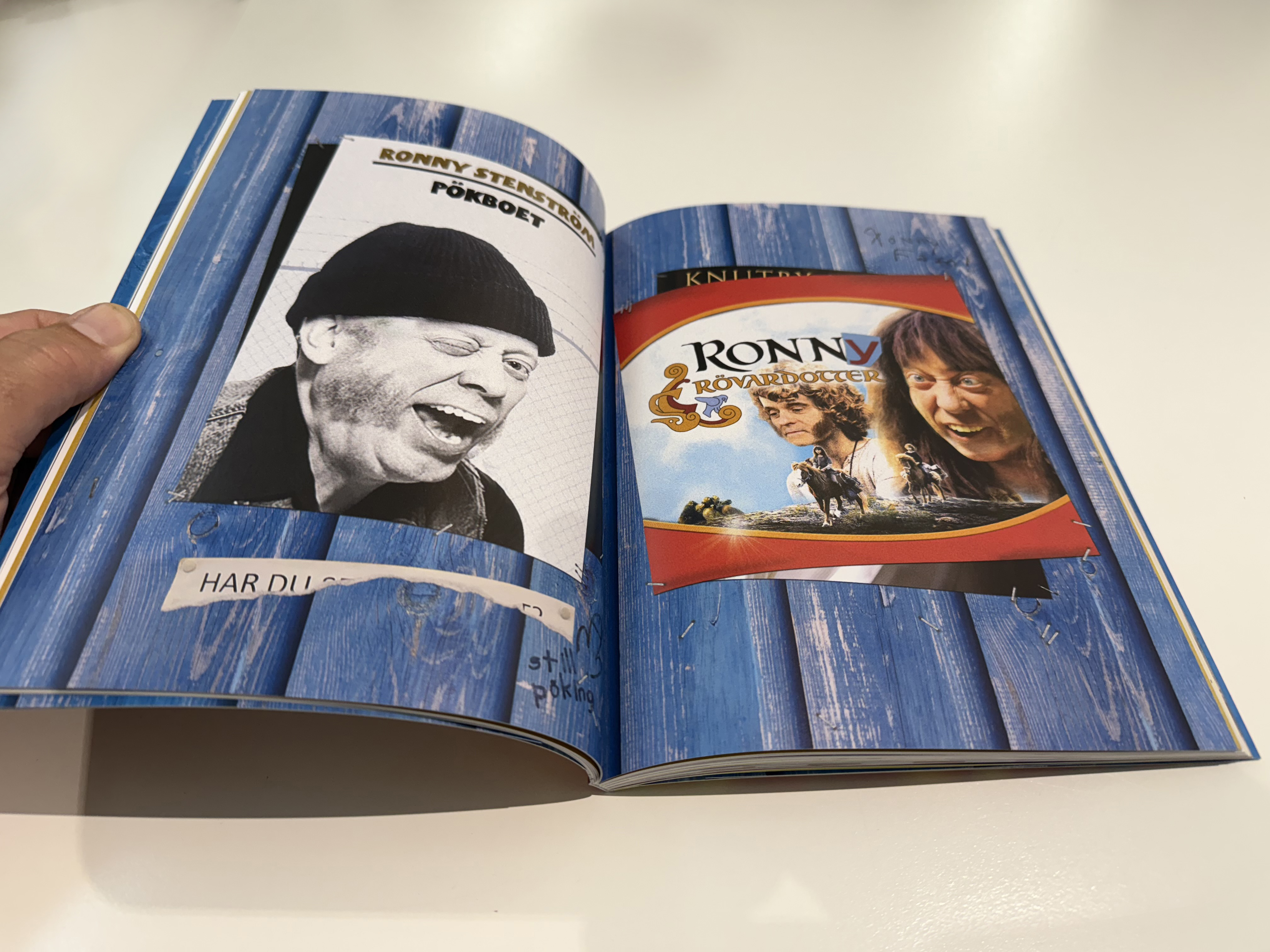 RONNY & RAGGE - INGEN JÄÄLA SKIITBOK (BOK), SIGNED - 3
