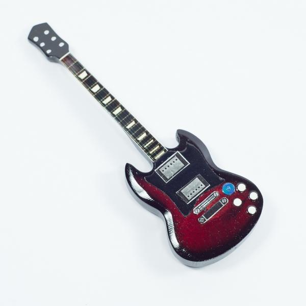 Magnet for fridge: Ac/Dc - Angus Young - Gibson SG (mod. exclusive)