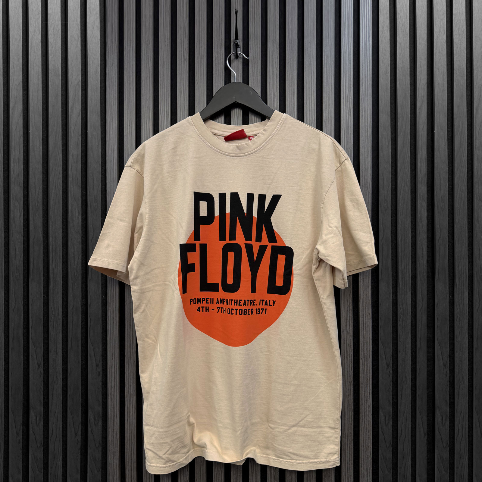 Pink Floyd Unisex Premium T-paita: Pompeii Circle Wash (Hiekka) (Takapaino) - 3