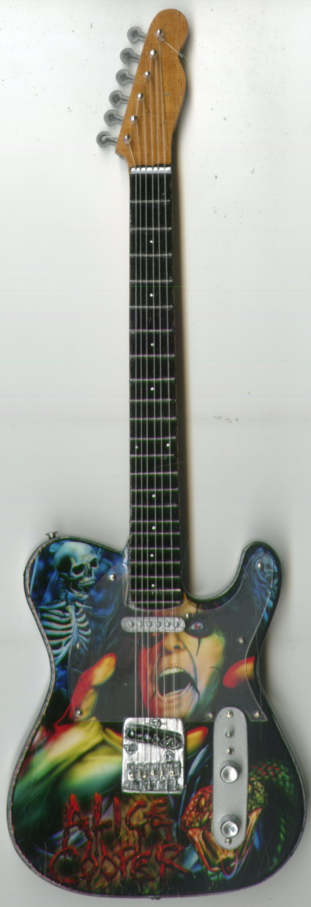 Mini guitar: Alice Cooper Tribute