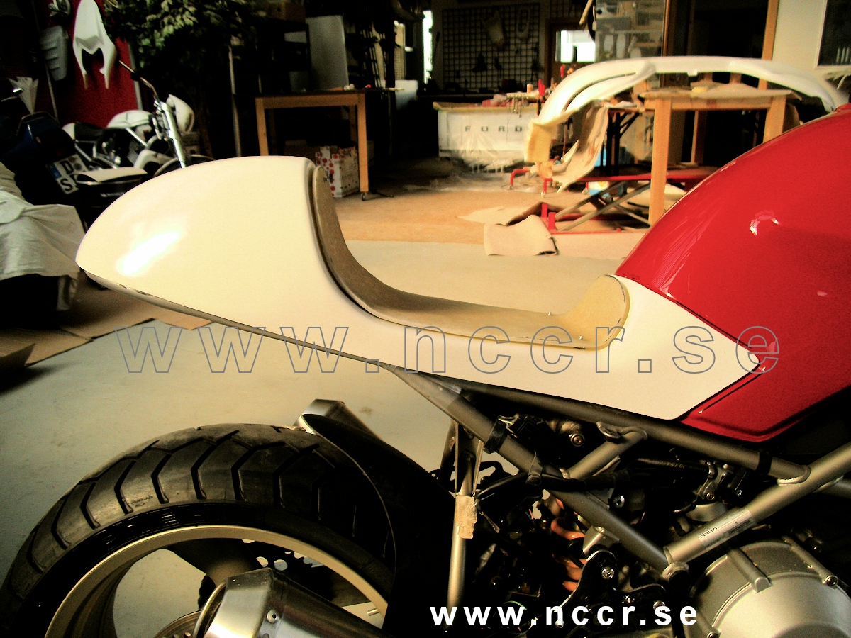 Caféracersitzbank Ducati Monster