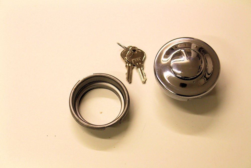 Tanklock Britania med 2 nycklar, kromad 2,5"