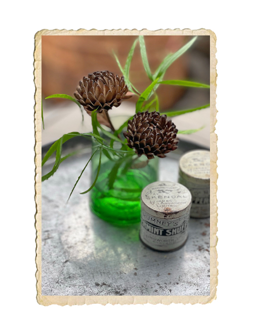 Metall dahlia