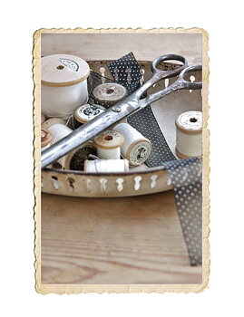 Svart/vitt prickigt organza band
