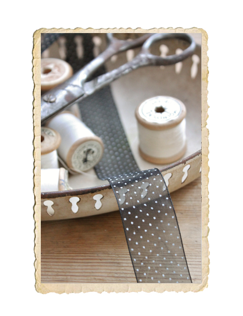 Svart/vitt prickigt organza band - 2