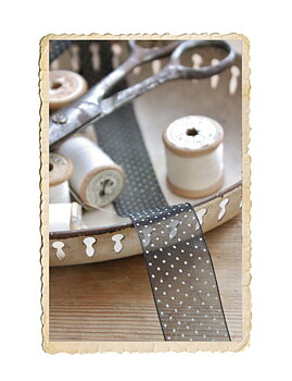 Svart/vitt prickigt organza band