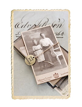 Berlock med text, love and beloved