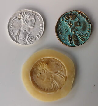 Gjutform tags  Medaljong