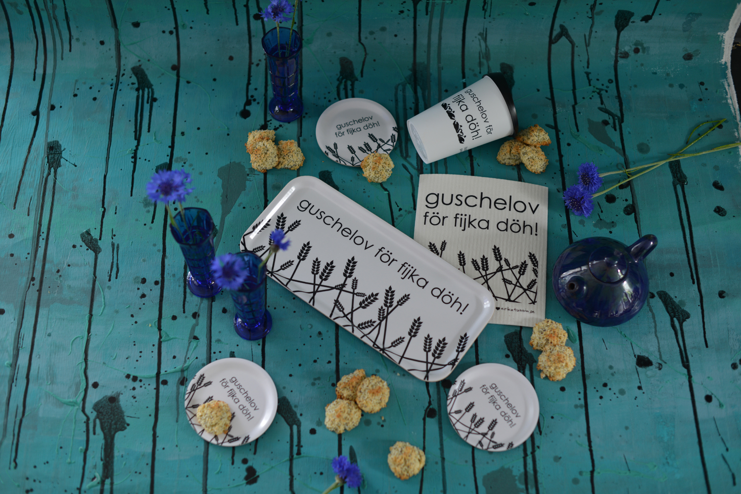 ÖSCHÖTTE GUSCHELOV blandade prylar med budskap på öschöttska 