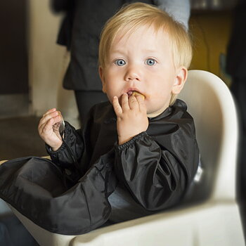 Haklapp med ärm AddBaby® Svart 1p