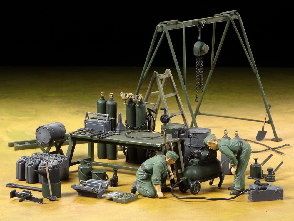 German Field Maintenance Team & Equipment Set 1/35