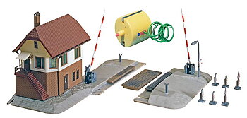 Bahnübergang mit Stellwerk