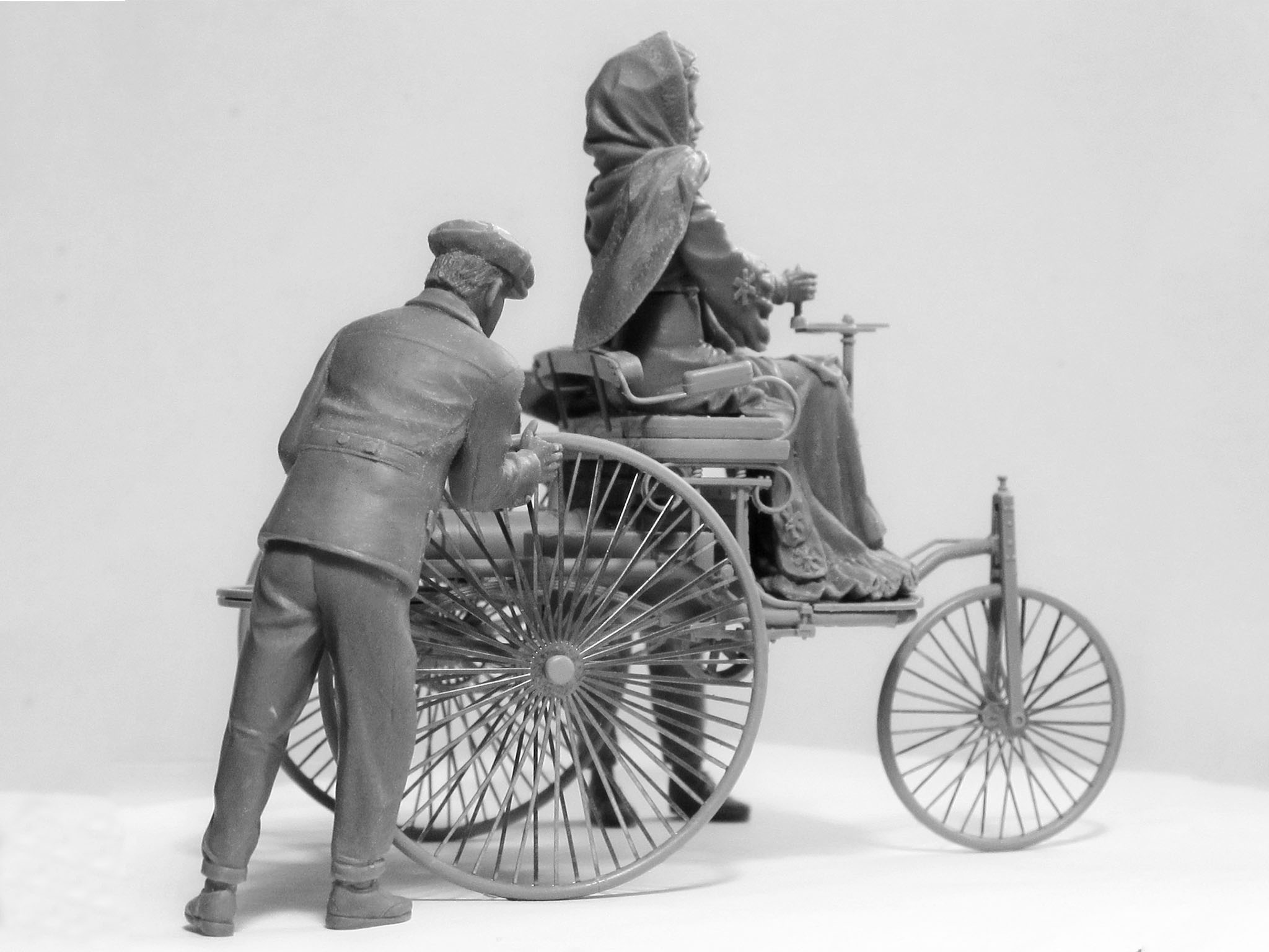 Benz Patent-Motorwagen 1886 med Mrs. Benz & söner 1/24 - 2